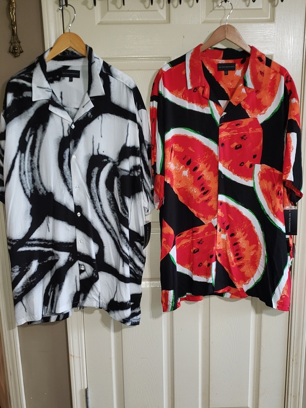 No Boundaries Black & White Abstract and Red Watermelon Print Short Sleeve Shirt